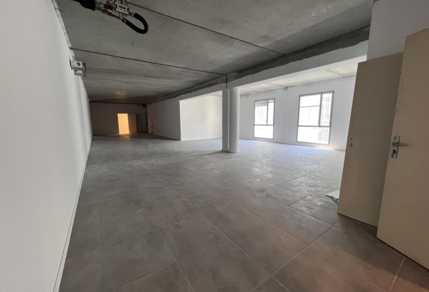 BUREAU DE 142m² Ste Clotilde — photo 1