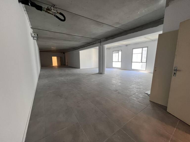 BUREAU DE 142m² Ste Clotilde — photo 1