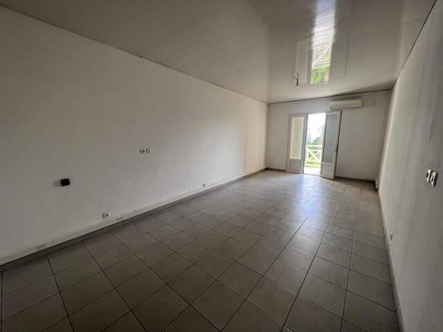 BUREAU de 50m² à Sainte Clotilde — photo du bien