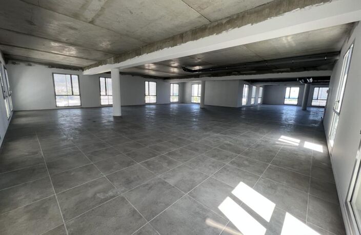 PLATEAUX DE BUREAUX DE 1106m² — photo 2