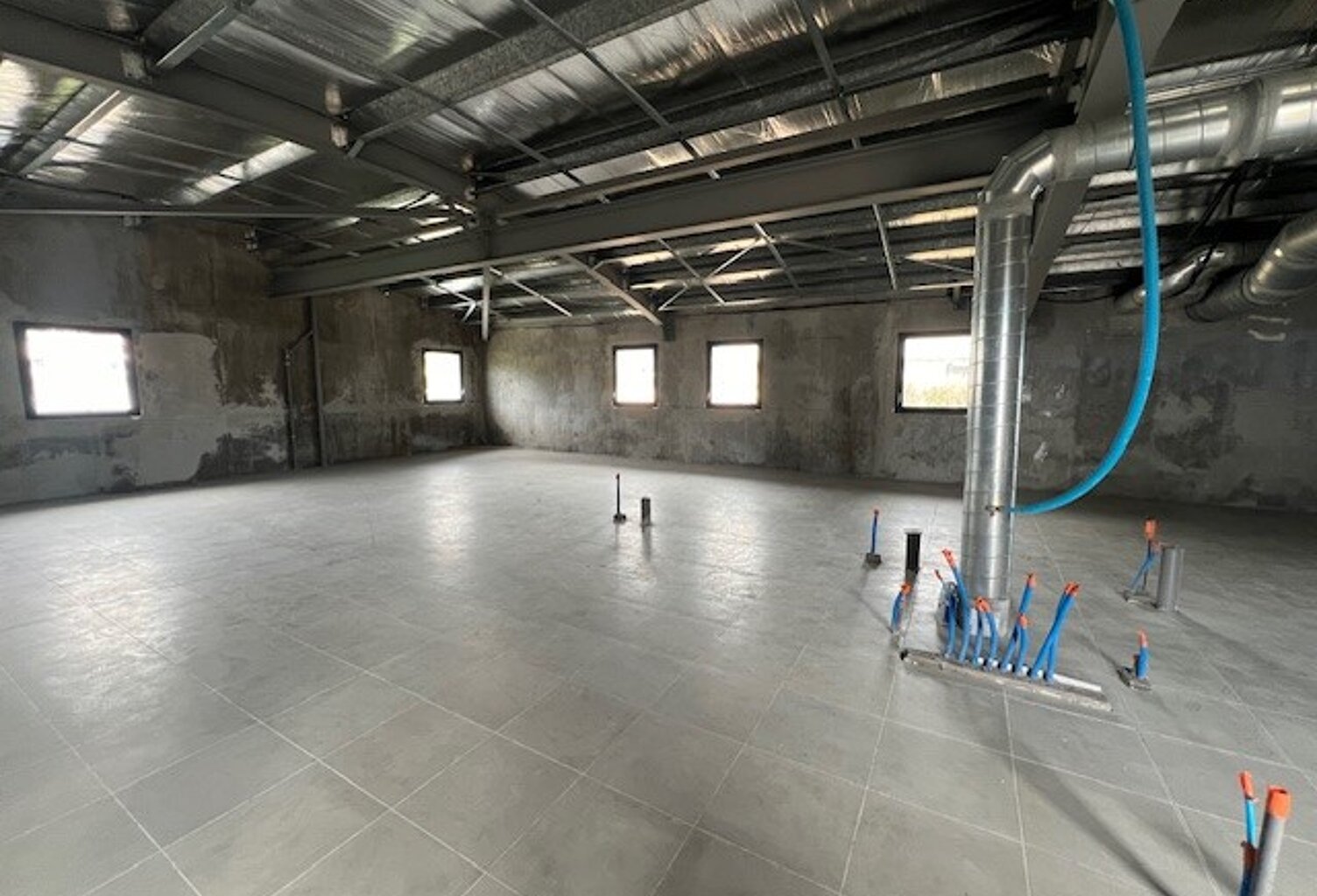 BUREAU DE 293 m² — photo 1