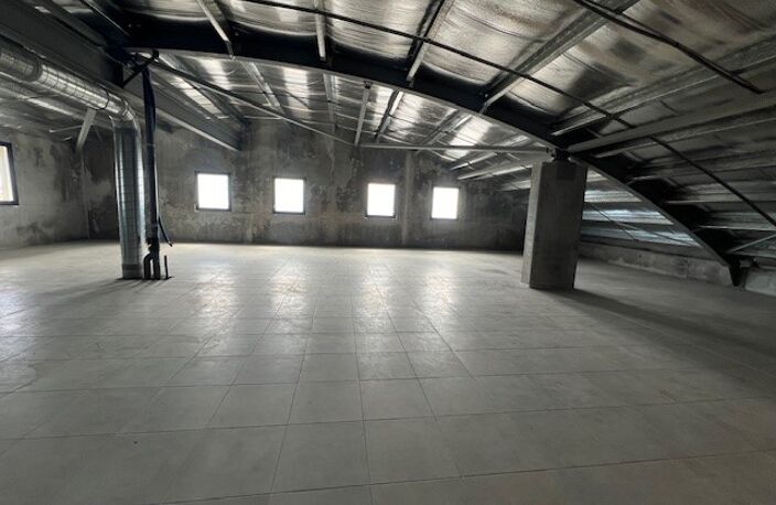 BUREAU DE 293 m² — photo 4