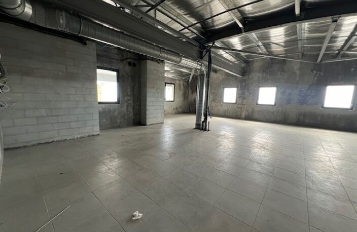 BUREAU DE 295 m² — photo 3