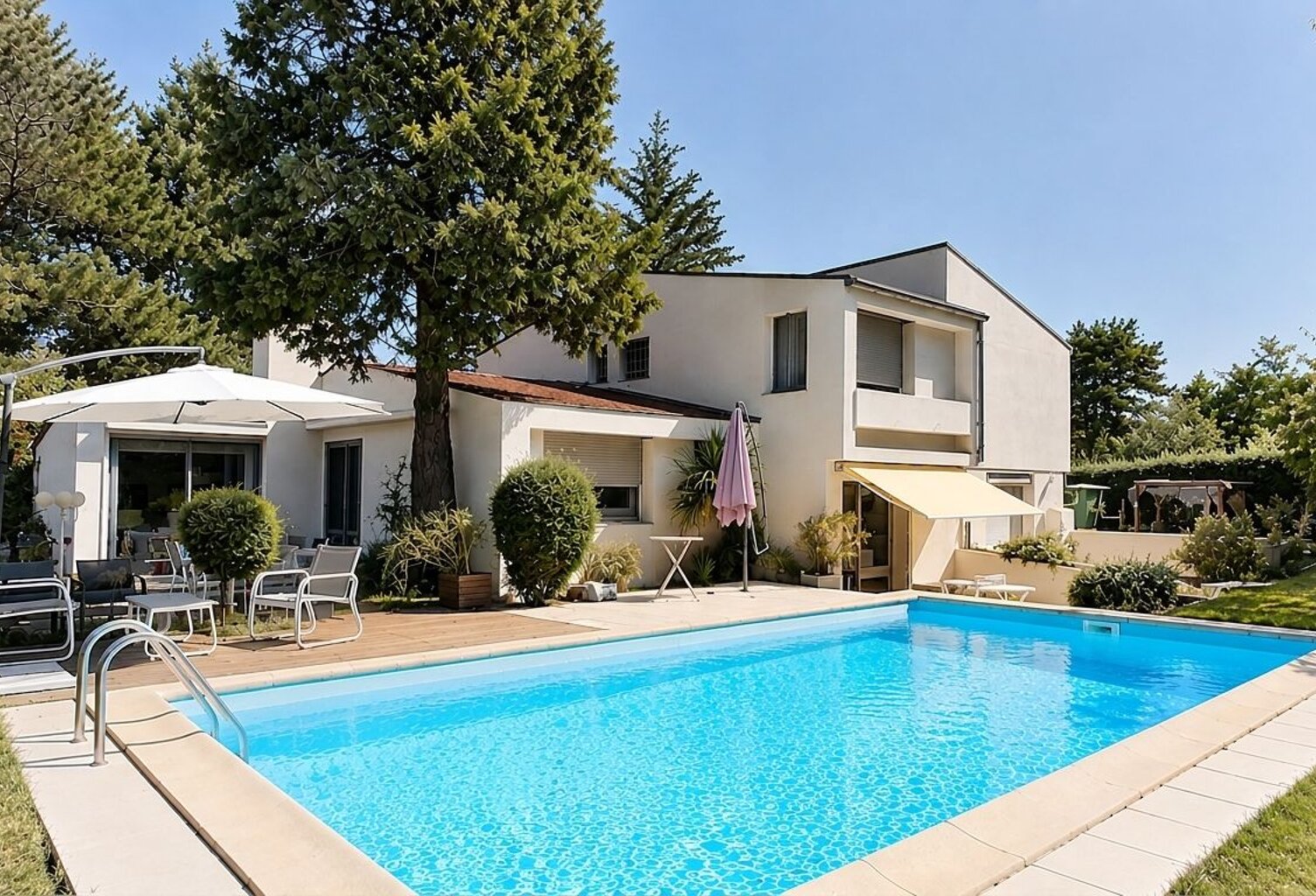 Maison d’architecte avec piscine sur parc de 1 740 m² — photo 1