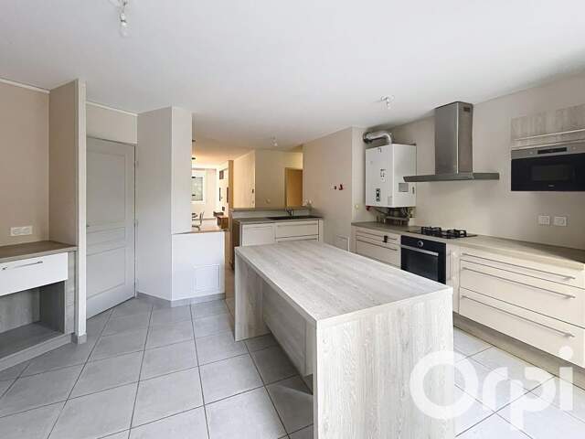 A louer T4 (3 chambres) meublé au 81 Rue Jean Jaurès 69100 Villeurbanne — photo du bien