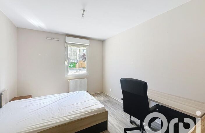A louer T4 (3 chambres) meublé au 81 Rue Jean Jaurès 69100 Villeurbanne — photo 5