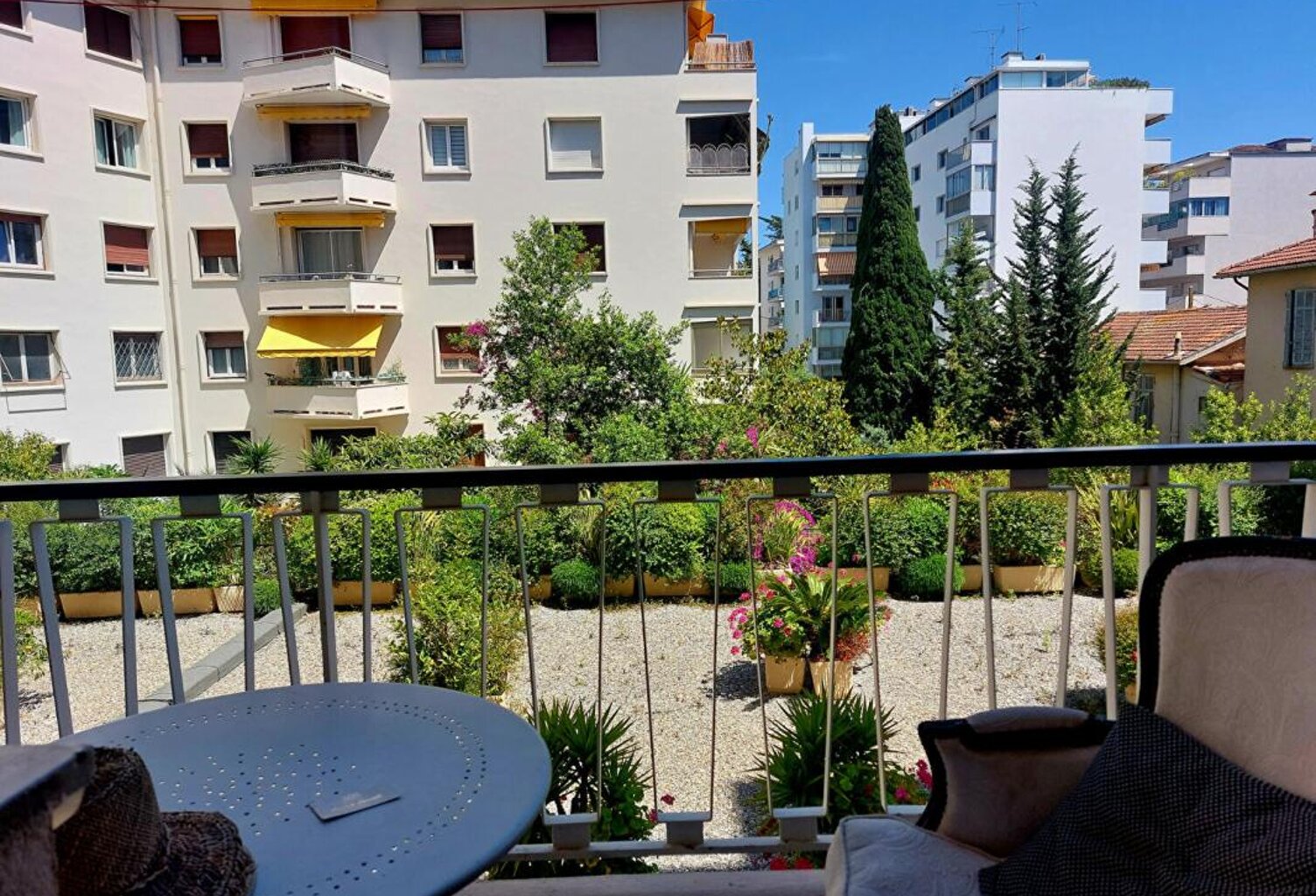 CANNES à 2 pas de la Croisette, de l'hôtel Martinez et début rue d'Antibes — photo 1