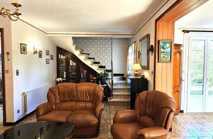 Maison T6 à Castelnaudary de 120m2, 4 CH, jardin, garage, DPE en D, proche commerce — photo 2