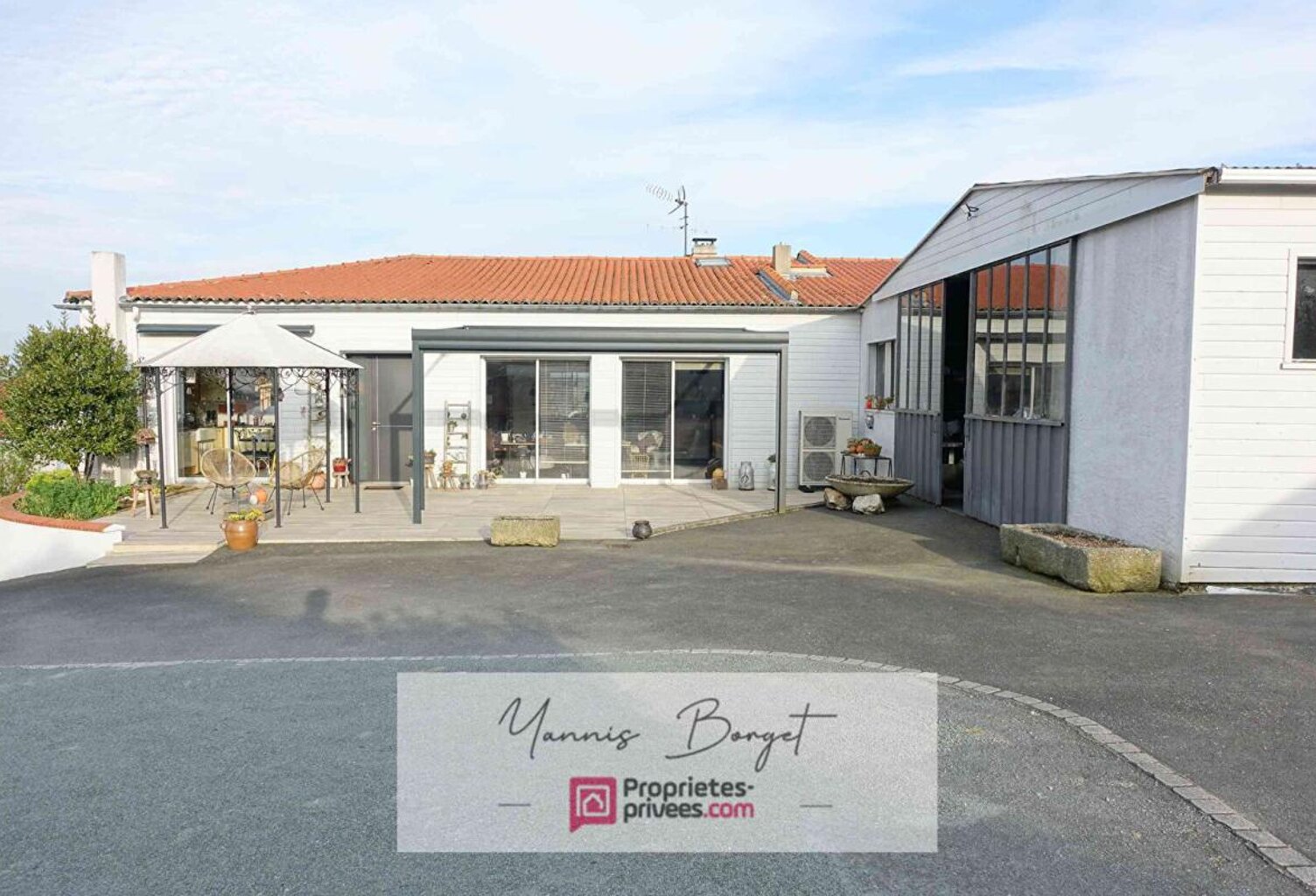 Ensemble immobilier avec double habitation - coeur de bourg de Chavagnes-en-Paillers — photo 1