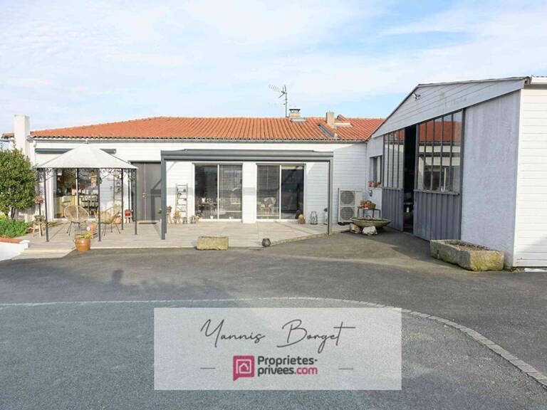 Ensemble immobilier avec double habitation - coeur de bourg de Chavagnes-en-Paillers — photo 1