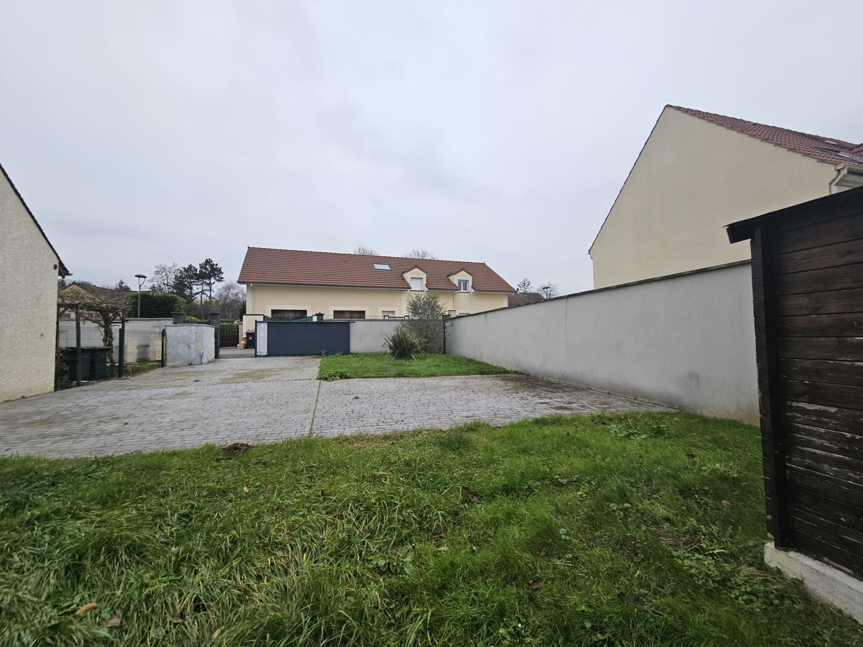Terrain à bâtir de 500 m² à THORIGNY-SUR-MARNE (77)