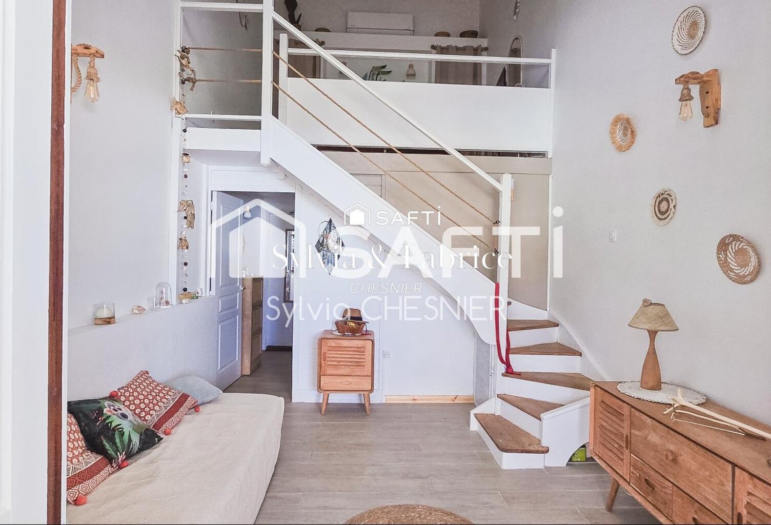 Appartement T2 duplex rénové avec piscine — photo 1