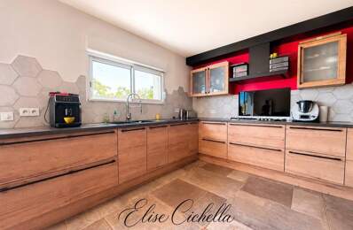 Maison dan d'un environnement calme — photo du bien