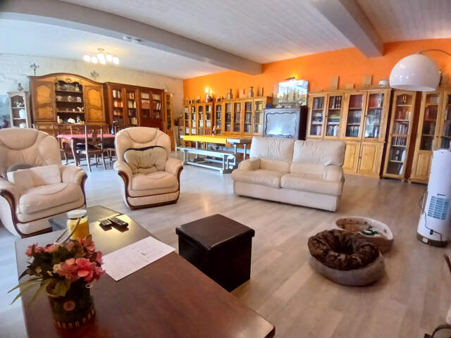 Belle maison en pierre, volumes généreux et charme à MORNAC — photo du bien