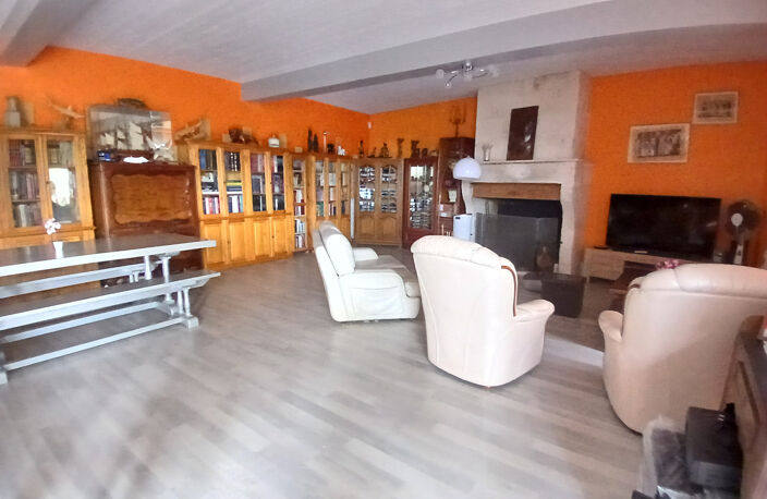 Belle maison en pierre, volumes généreux et charme à MORNAC — photo 3