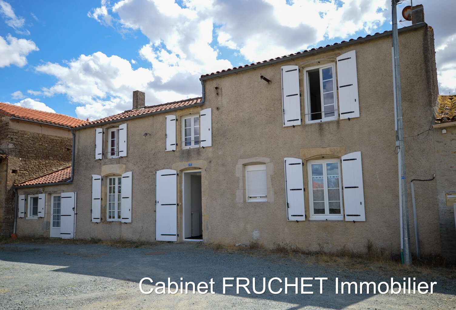 Axe CHANTONNAY - POUZAUGES - Grande maison de campagne — photo 1