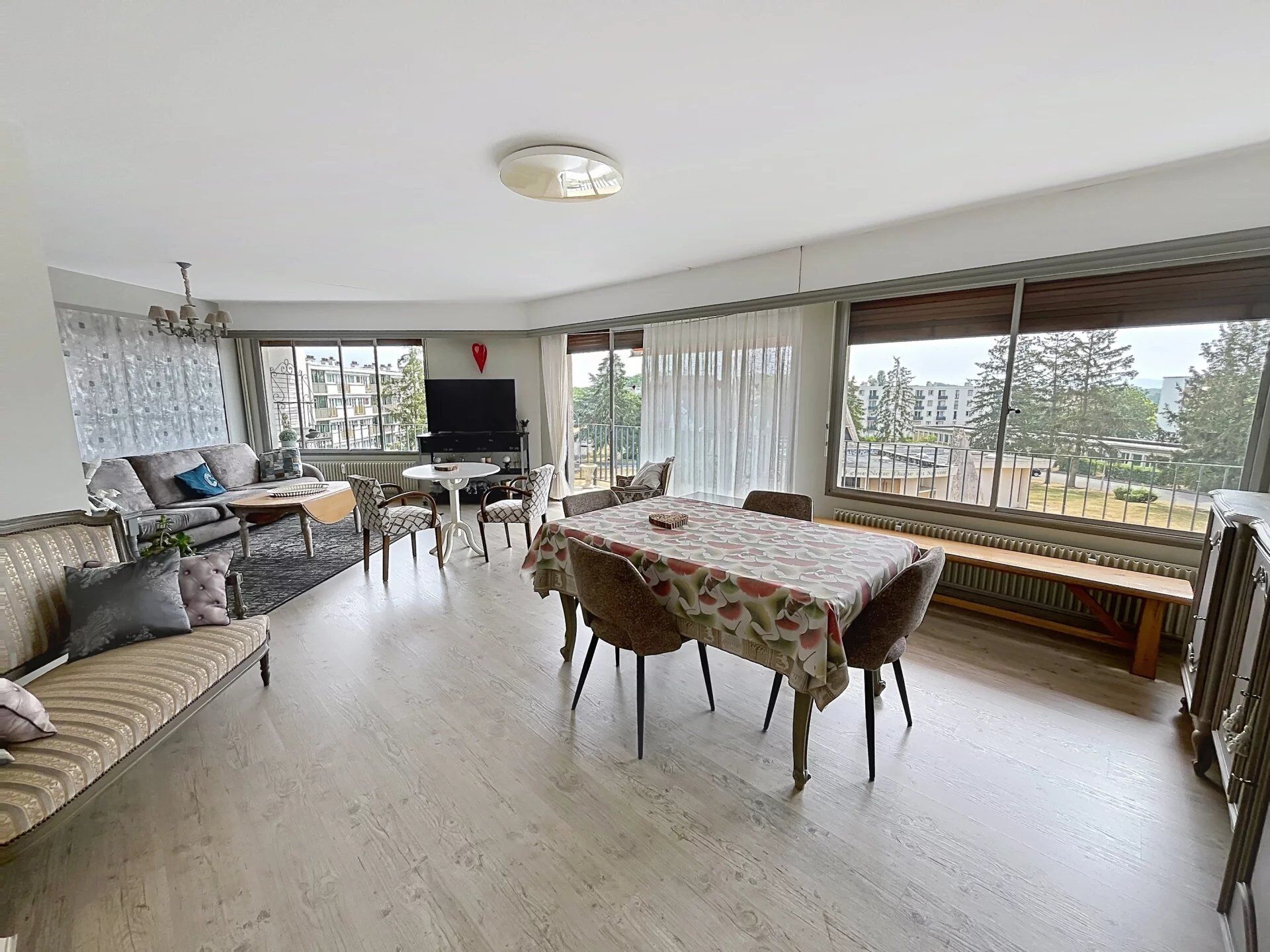 Appartement 4 pièces 94 m² · à Laon · 94 m² · 71 000 €