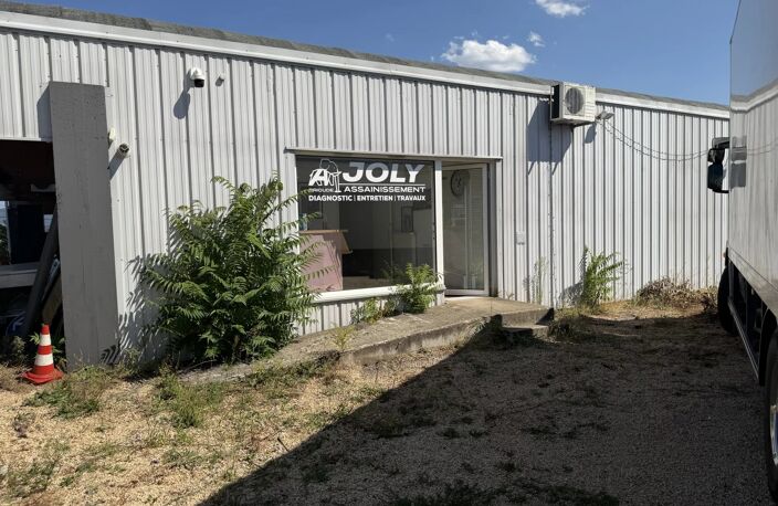 LOCAL PROFESSIONNEL AVEC HANGAR 280 m² – BUREAUX – TERRAIN CLOS – BRIOUDE — photo 3