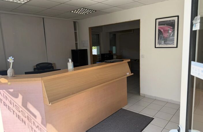 LOCAL PROFESSIONNEL AVEC HANGAR 280 m² – BUREAUX – TERRAIN CLOS – BRIOUDE — photo 4