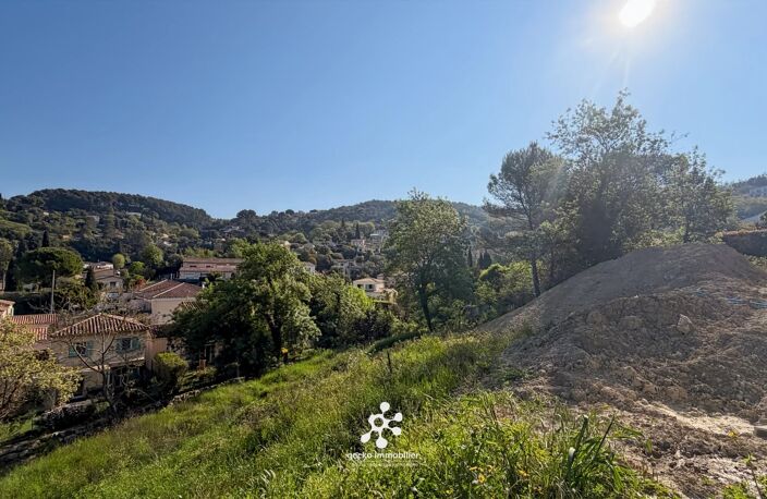 PÉGOMAS – Terrain constructible de 1 695 m² en secteur résidentiel — photo 3