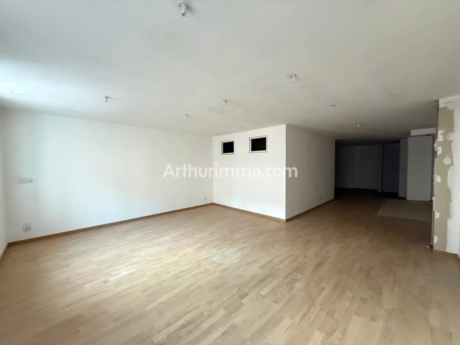 Appartement 4 pièces 133 m² · à Lons-le-Saunier · 133 m² · 53 000 €