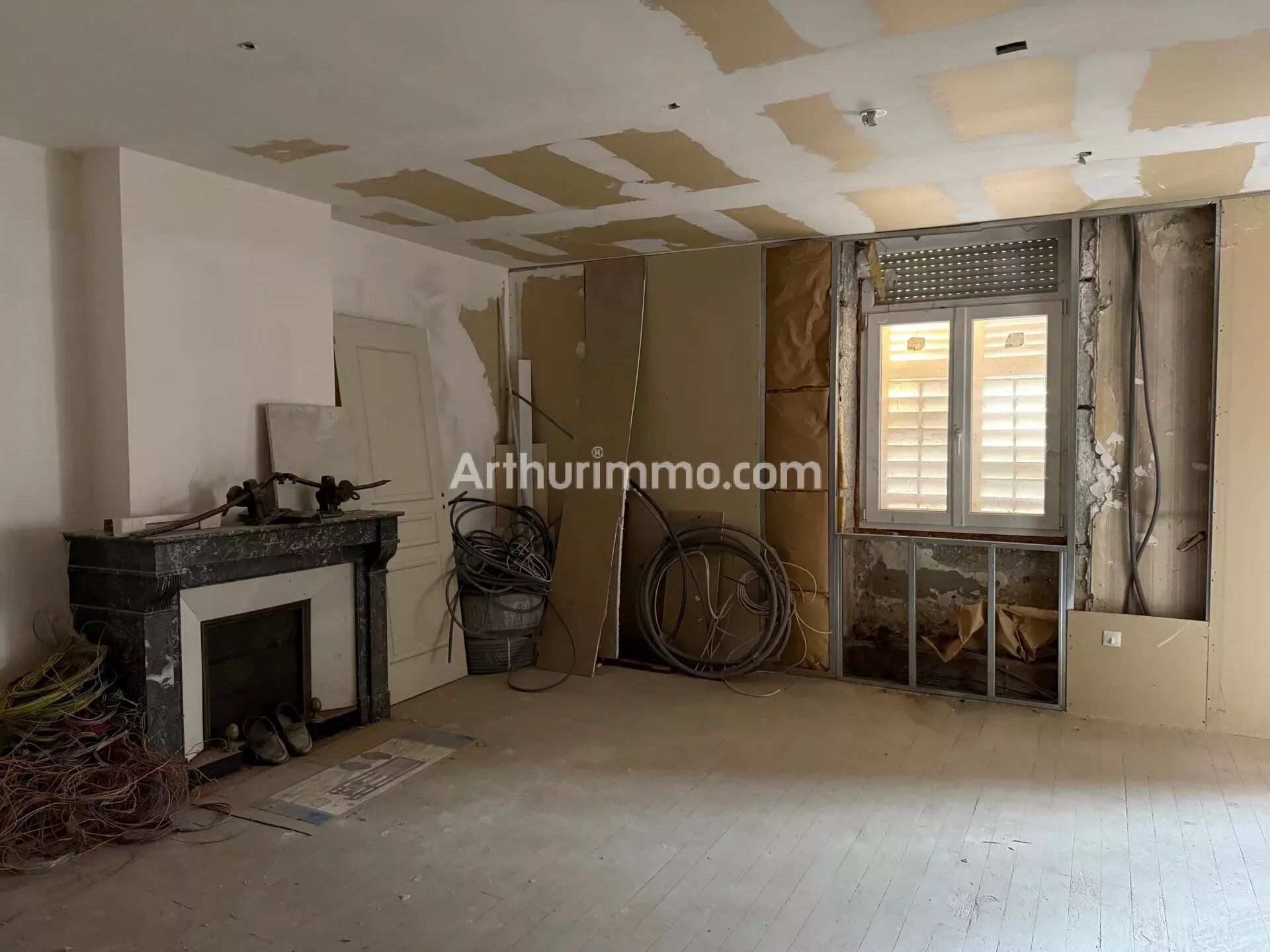 Appartement 4 pièces 149 m² · à Lons-le-Saunier · 149 m² · 60 000 €