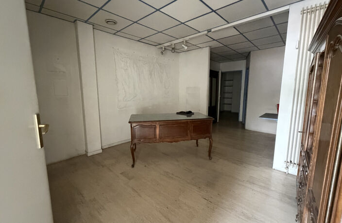LOCAL A USAGE DE BUREAUX — photo 2