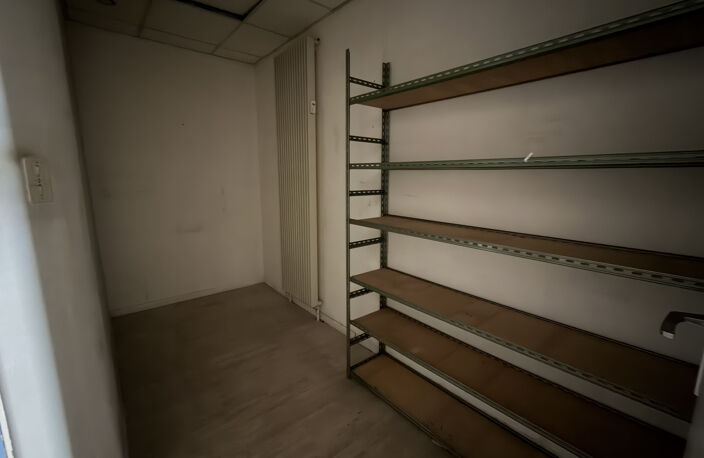 LOCAL A USAGE DE BUREAUX — photo 4