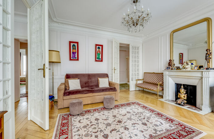 PARIS 17: BATIGNOLLES - APPARTEMENT DE CHARME DE 93 M2 — photo 4