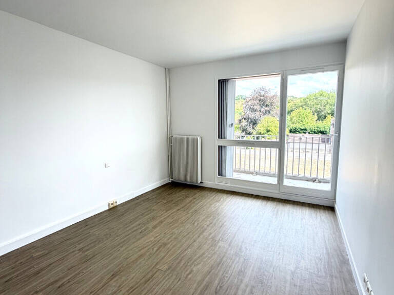 GRAVIGNY - T1 avec BALCON, CAVE ET PARKING — photo 1
