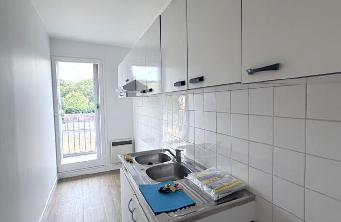 GRAVIGNY - T1 avec BALCON, CAVE ET PARKING — photo 4