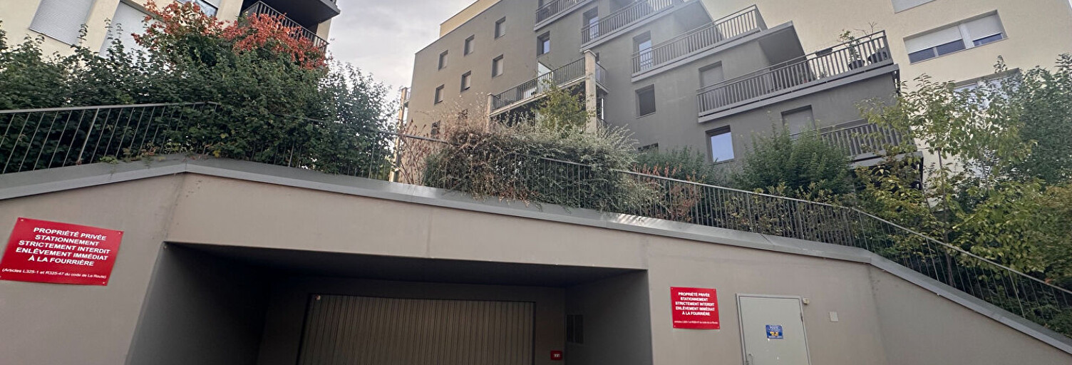Garage  13 m² à louer à Chambéry (73000)