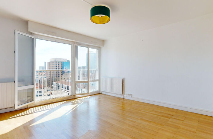 DERNIER ETAGE - T2 avec vue panoramique, cave et parking en s-sol — photo 3