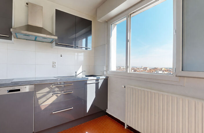 DERNIER ETAGE - T2 avec vue panoramique, cave et parking en s-sol — photo 5