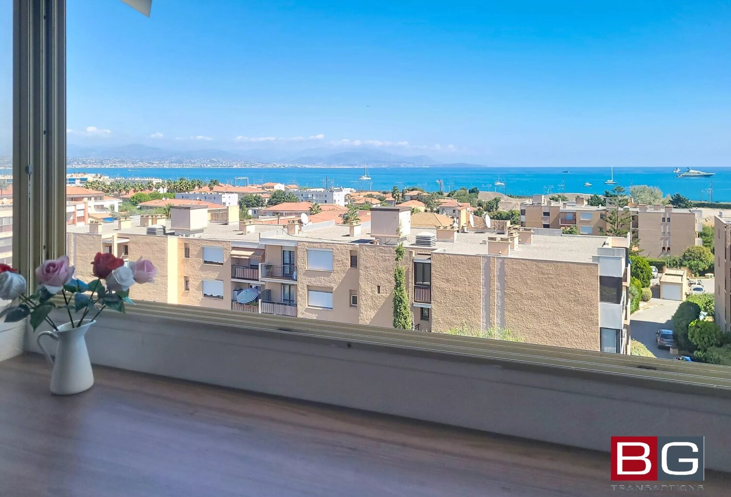 Antibes proche centre et gare a pied Vue mer panoramique — photo 1
