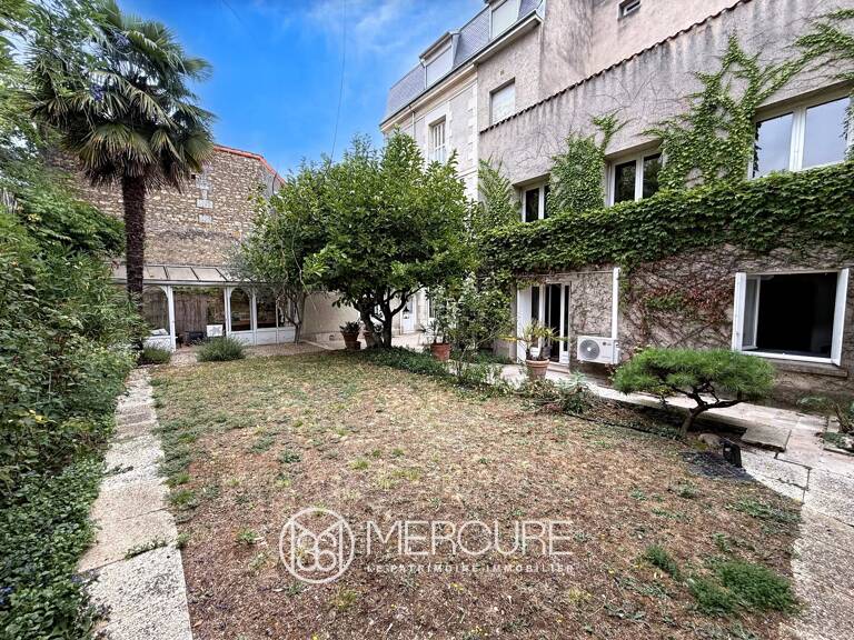 Maison de 253 m² avec JARDIN et GARAGES — photo 1