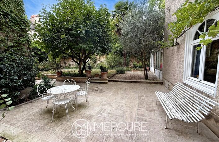 Maison de 253 m² avec JARDIN et GARAGES — photo 2
