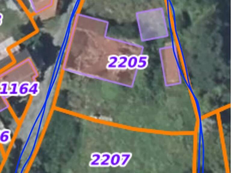 À vendre dans la Creuse : terrain de 1 171 m² avec ruine — photo 1