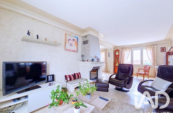 Vente Maison/villa 8 pièces — photo 2