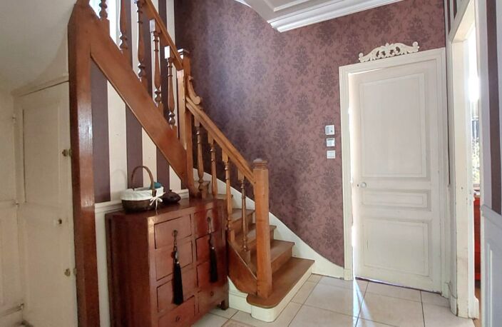 Vente Maison/villa 8 pièces — photo 2