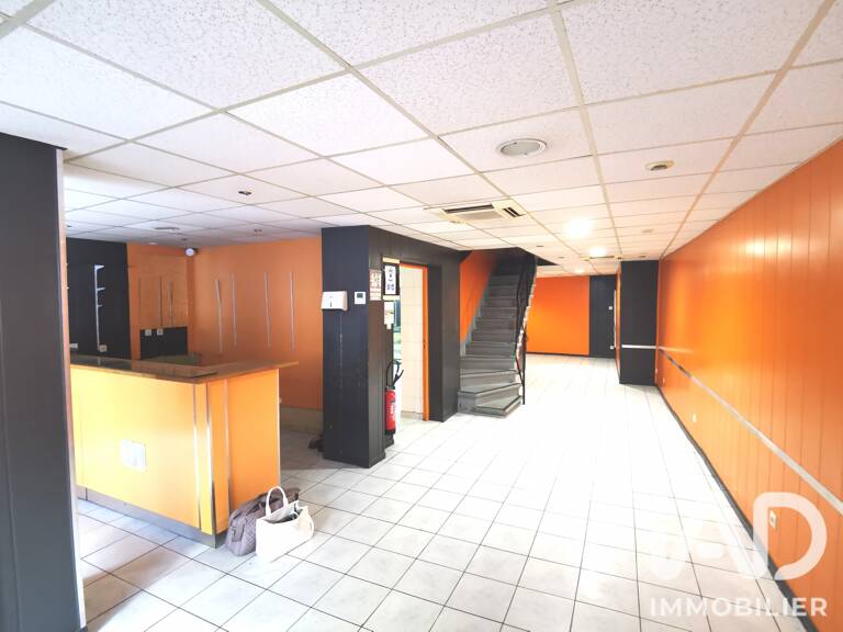 Vente Boutique/Local commercial 200 m&sup2; — photo 1