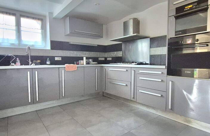 Vente Maison/villa 5 pièces — photo 2