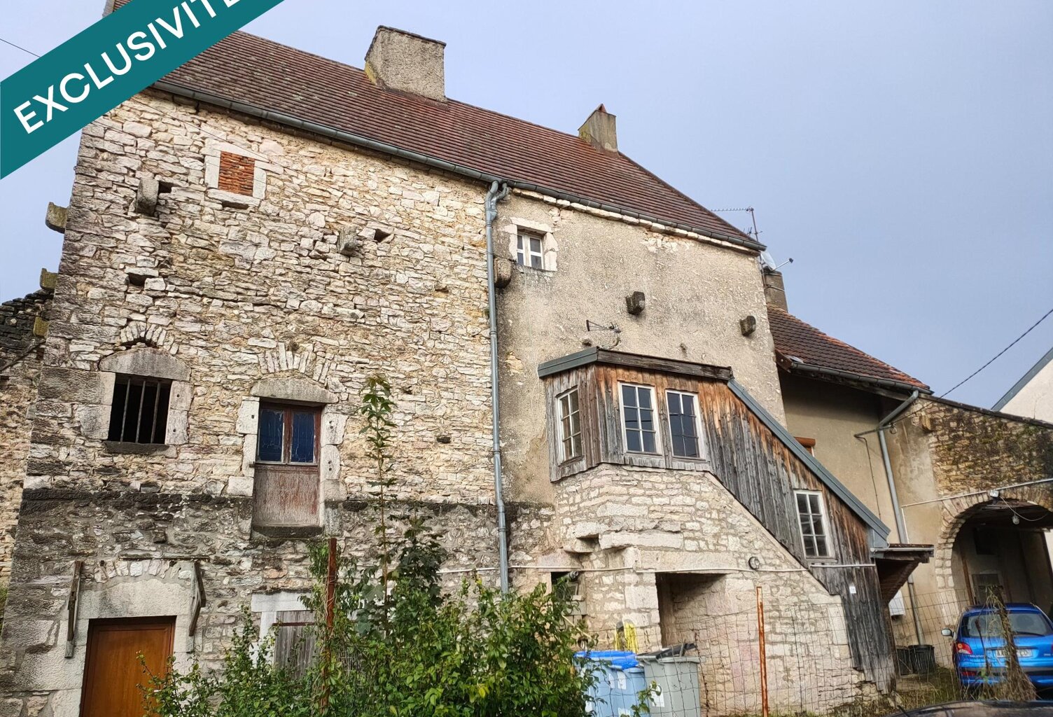 Maison en pierre de caractère à rénover  Centre-ville de DAMPARIS ( JURA ) — photo 1
