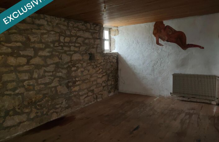 Maison en pierre de caractère à rénover  Centre-ville de DAMPARIS ( JURA ) — photo 4