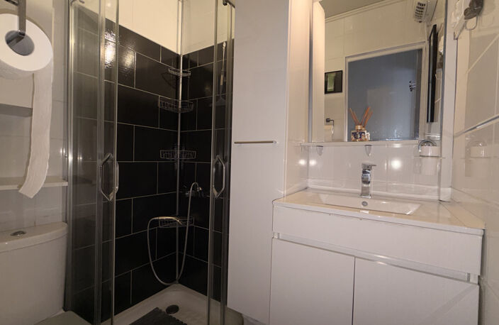Appartement rénové à 600 mètres de la plage - Balcon plein S — photo 5