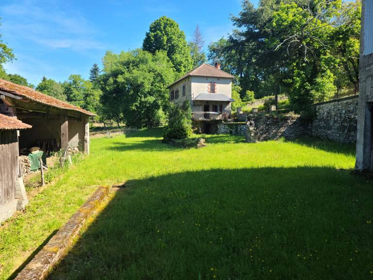 Ensemble immobilier en pierre sans voisins directs — photo 1
