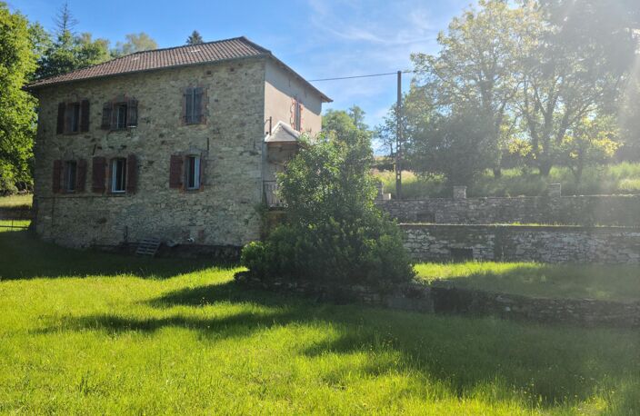 Ensemble immobilier en pierre sans voisins directs — photo 2
