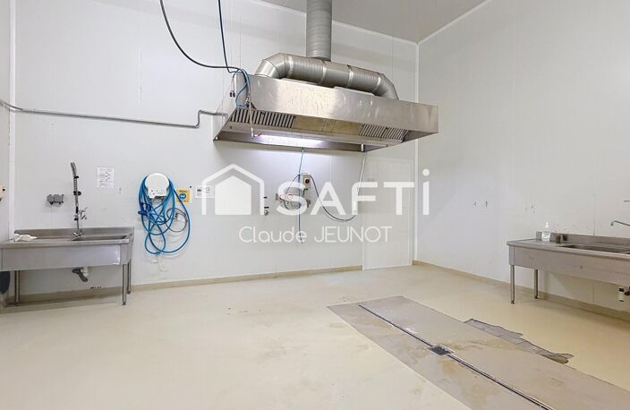 Local d'activité de 301 m2 — photo 2