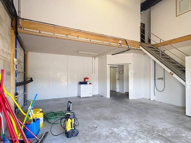 À louer  Local d'activité 301 m² avec entrepôt et bureaux  Martignas-sur-Jalles (33) — photo du bien
