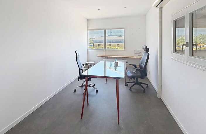 À louer  Local d'activité 301 m² avec entrepôt et bureaux  Martignas-sur-Jalles (33) — photo 4